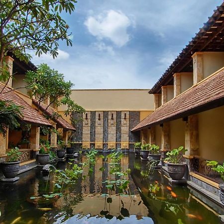 Lotus Garden Hotel Кедири Екстериор снимка