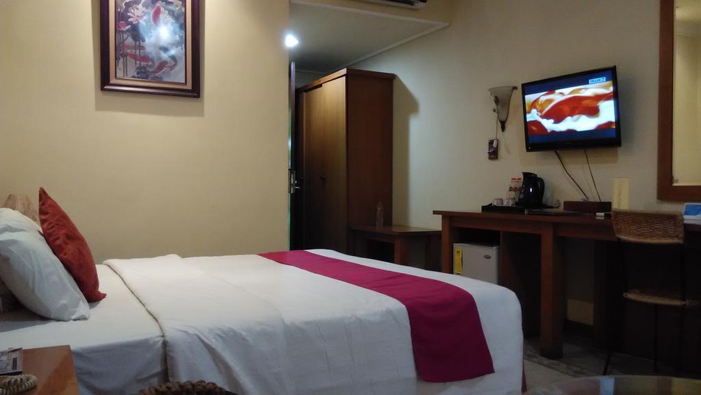 Lotus Garden Hotel Кедири Екстериор снимка