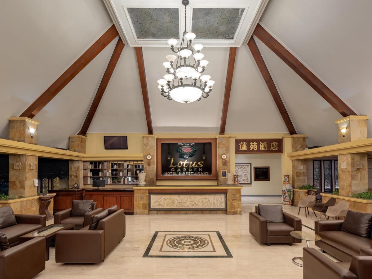 Lotus Garden Hotel Кедири Екстериор снимка