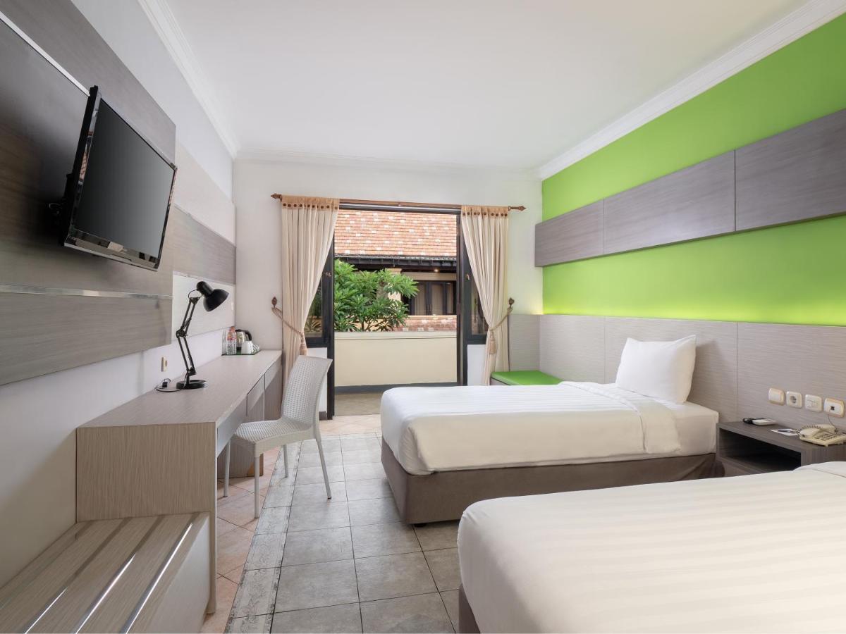 Lotus Garden Hotel Кедири Екстериор снимка