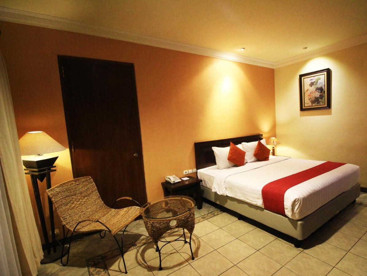 Lotus Garden Hotel Кедири Екстериор снимка