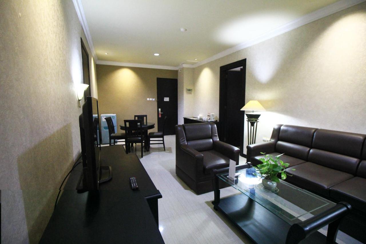 Lotus Garden Hotel Кедири Екстериор снимка
