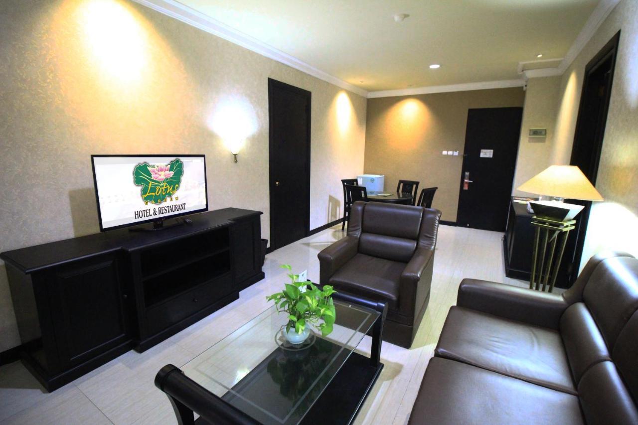 Lotus Garden Hotel Кедири Екстериор снимка