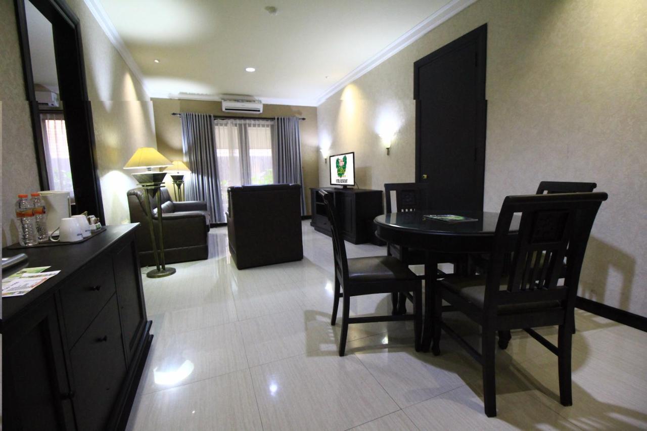 Lotus Garden Hotel Кедири Екстериор снимка