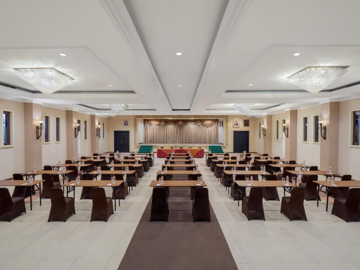 Lotus Garden Hotel Кедири Екстериор снимка