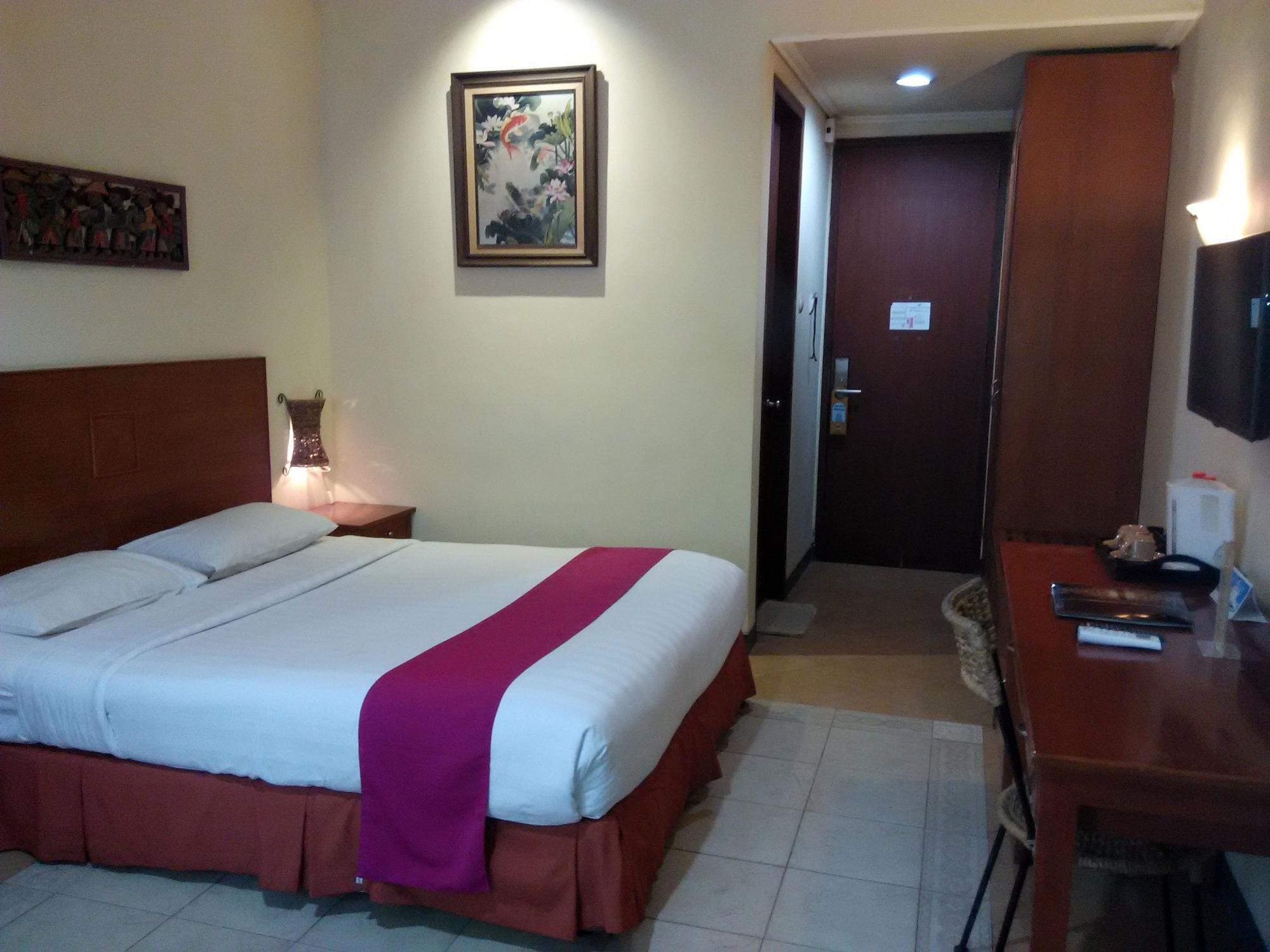 Lotus Garden Hotel Кедири Екстериор снимка