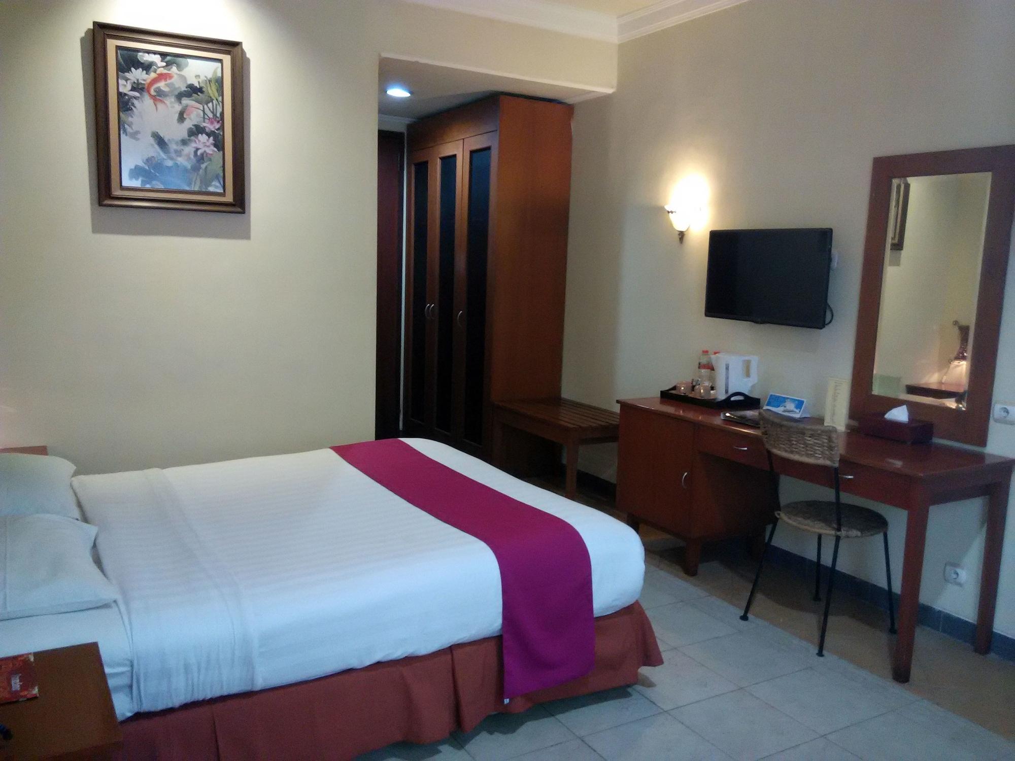 Lotus Garden Hotel Кедири Екстериор снимка
