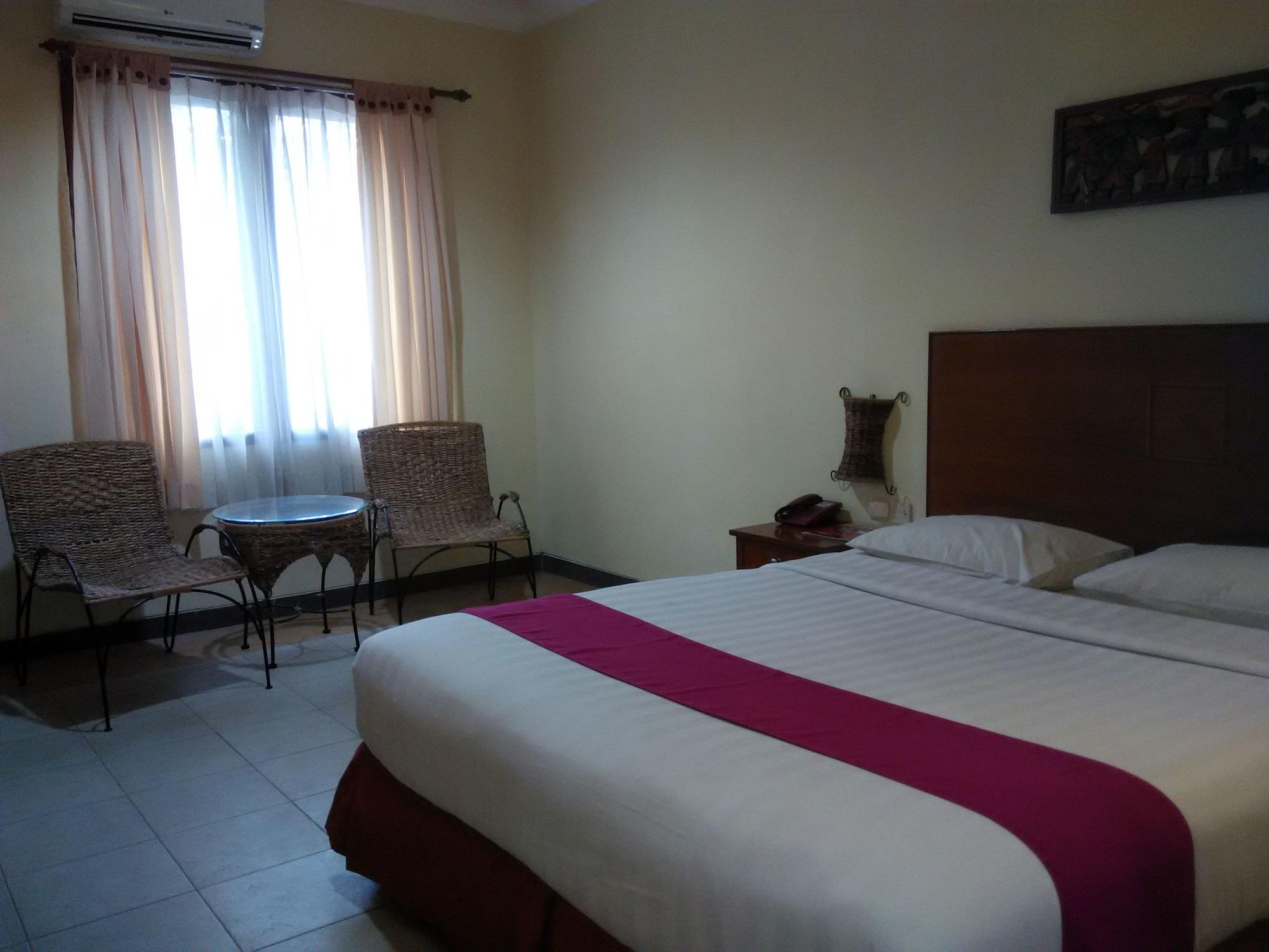 Lotus Garden Hotel Кедири Екстериор снимка