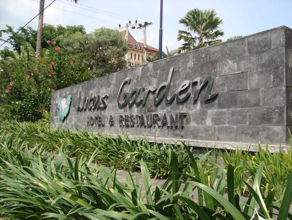 Lotus Garden Hotel Кедири Екстериор снимка