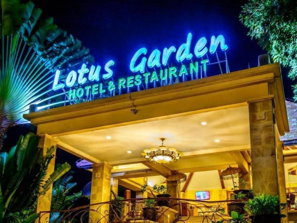 Lotus Garden Hotel Кедири Екстериор снимка