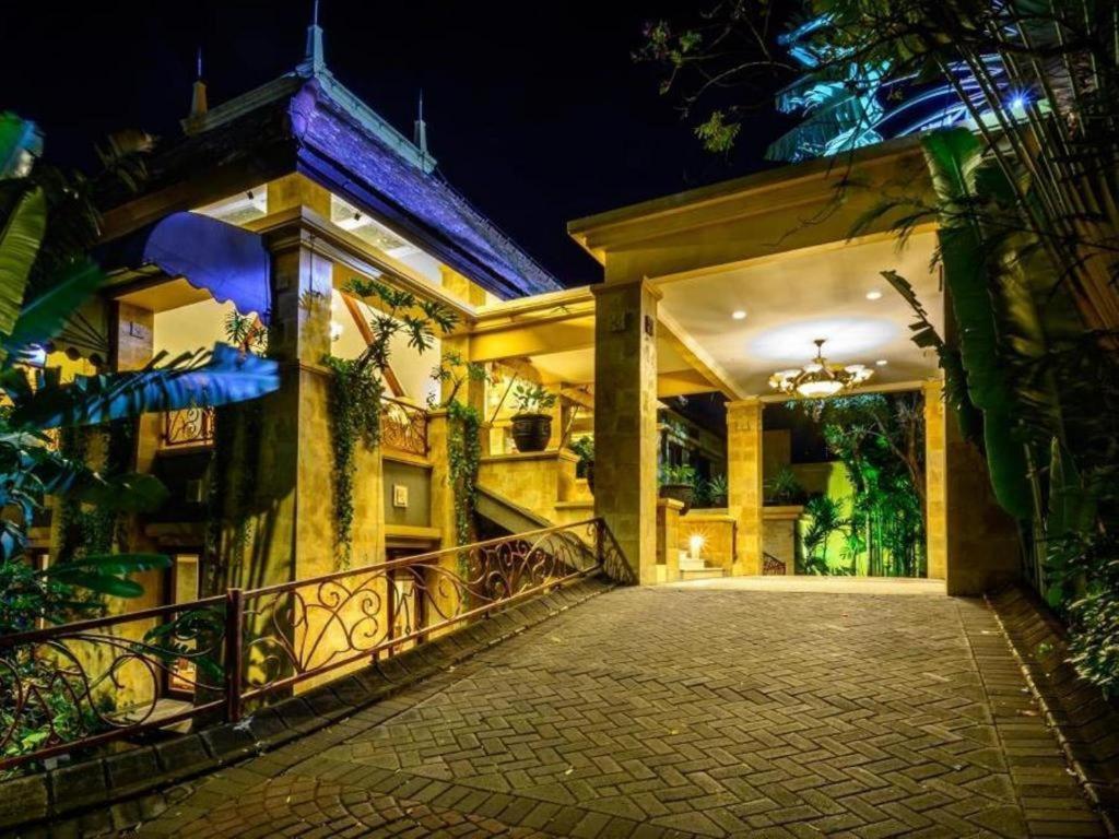 Lotus Garden Hotel Кедири Екстериор снимка