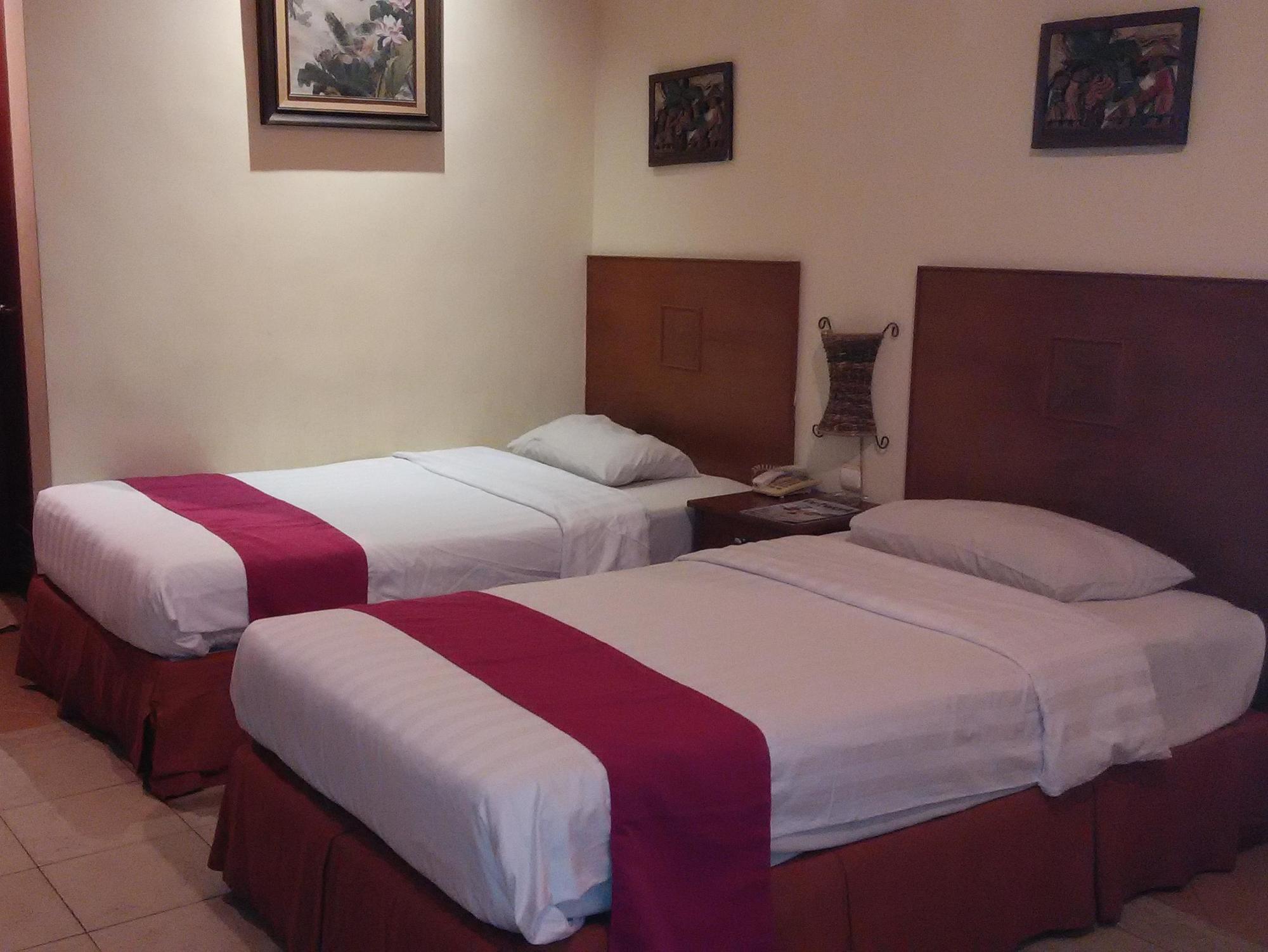 Lotus Garden Hotel Кедири Екстериор снимка