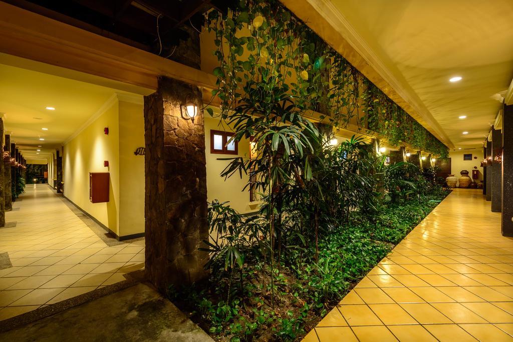 Lotus Garden Hotel Кедири Екстериор снимка