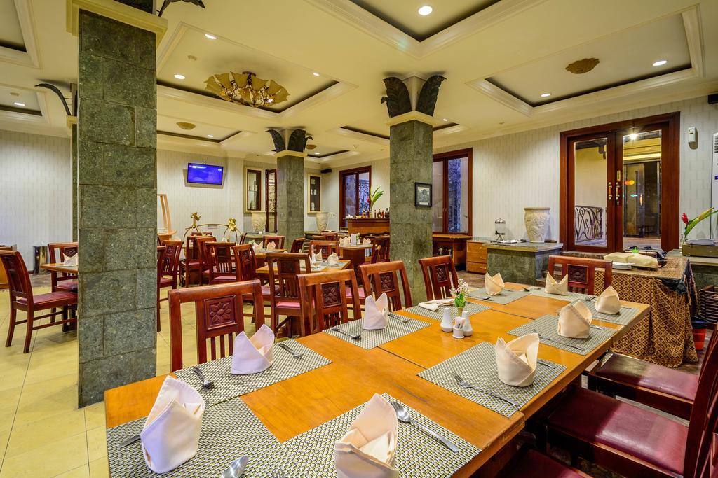 Lotus Garden Hotel Кедири Екстериор снимка
