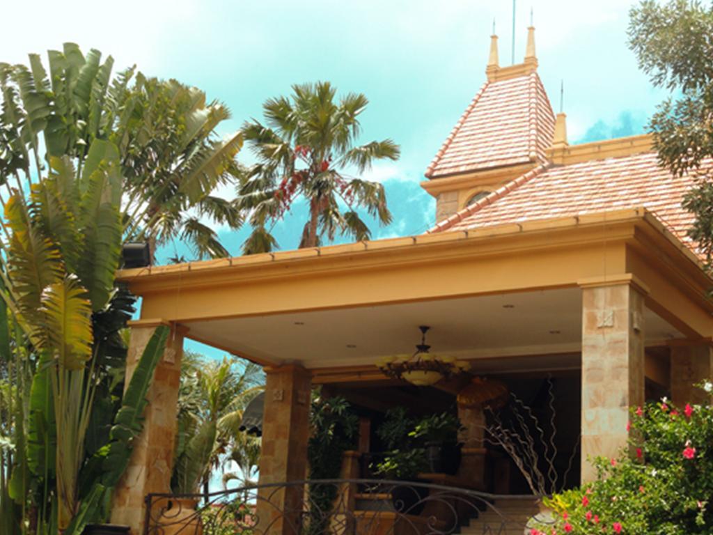 Lotus Garden Hotel Кедири Екстериор снимка