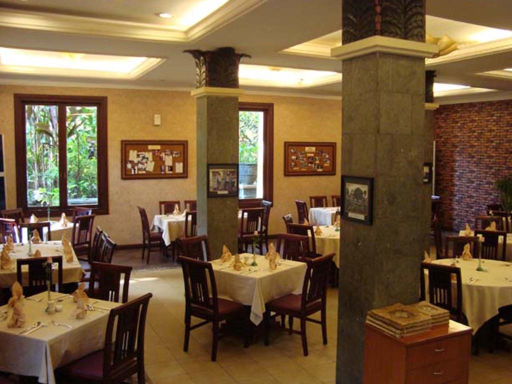 Lotus Garden Hotel Кедири Екстериор снимка