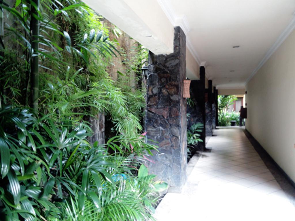 Lotus Garden Hotel Кедири Екстериор снимка