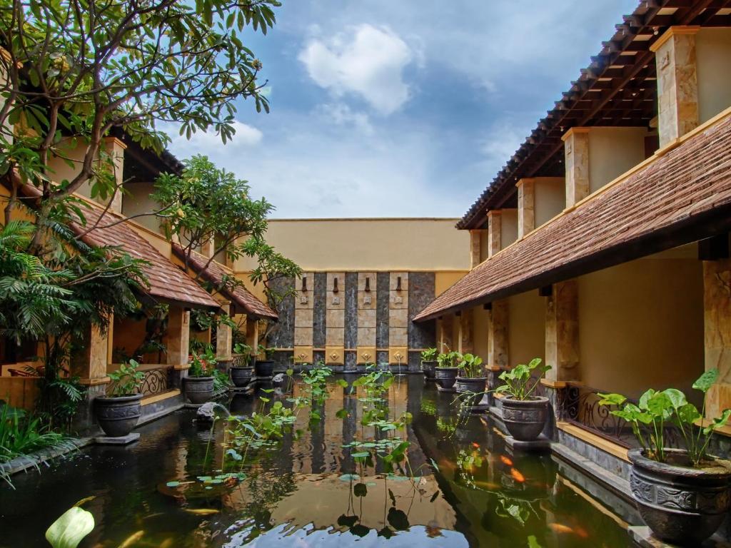 Lotus Garden Hotel Кедири Екстериор снимка