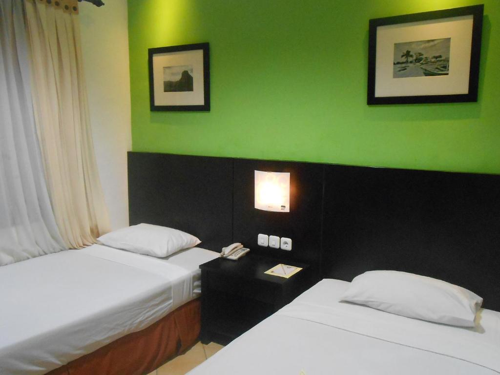 Lotus Garden Hotel Кедири Стая снимка