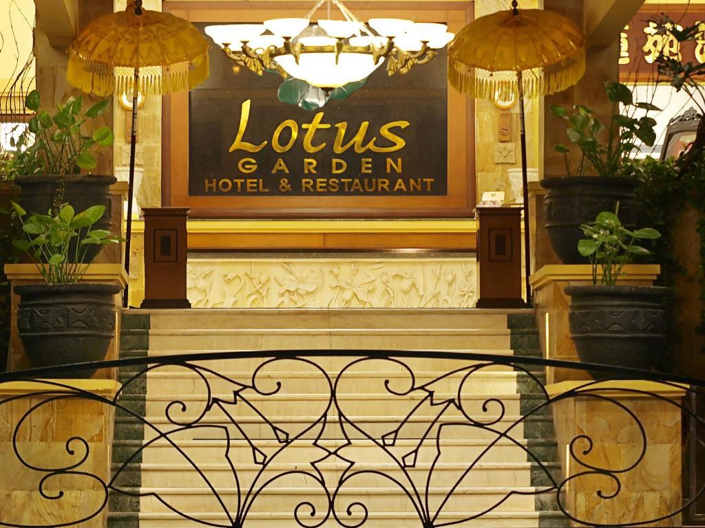 Lotus Garden Hotel Кедири Екстериор снимка