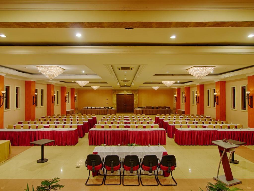 Lotus Garden Hotel Кедири Екстериор снимка