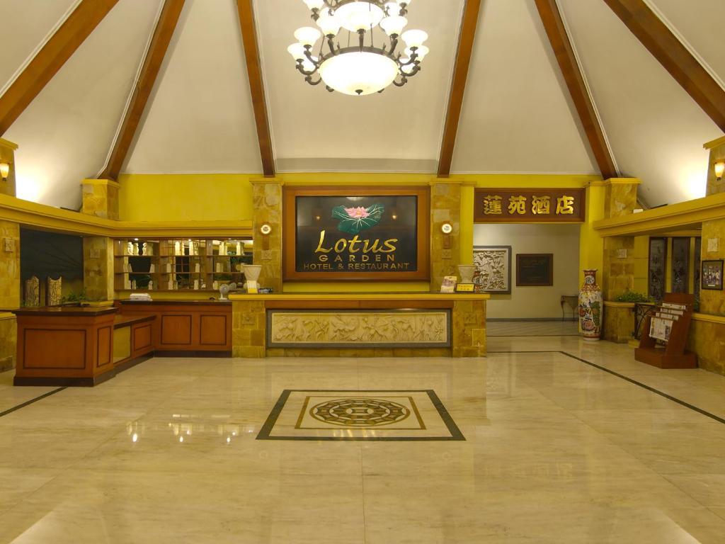 Lotus Garden Hotel Кедири Екстериор снимка