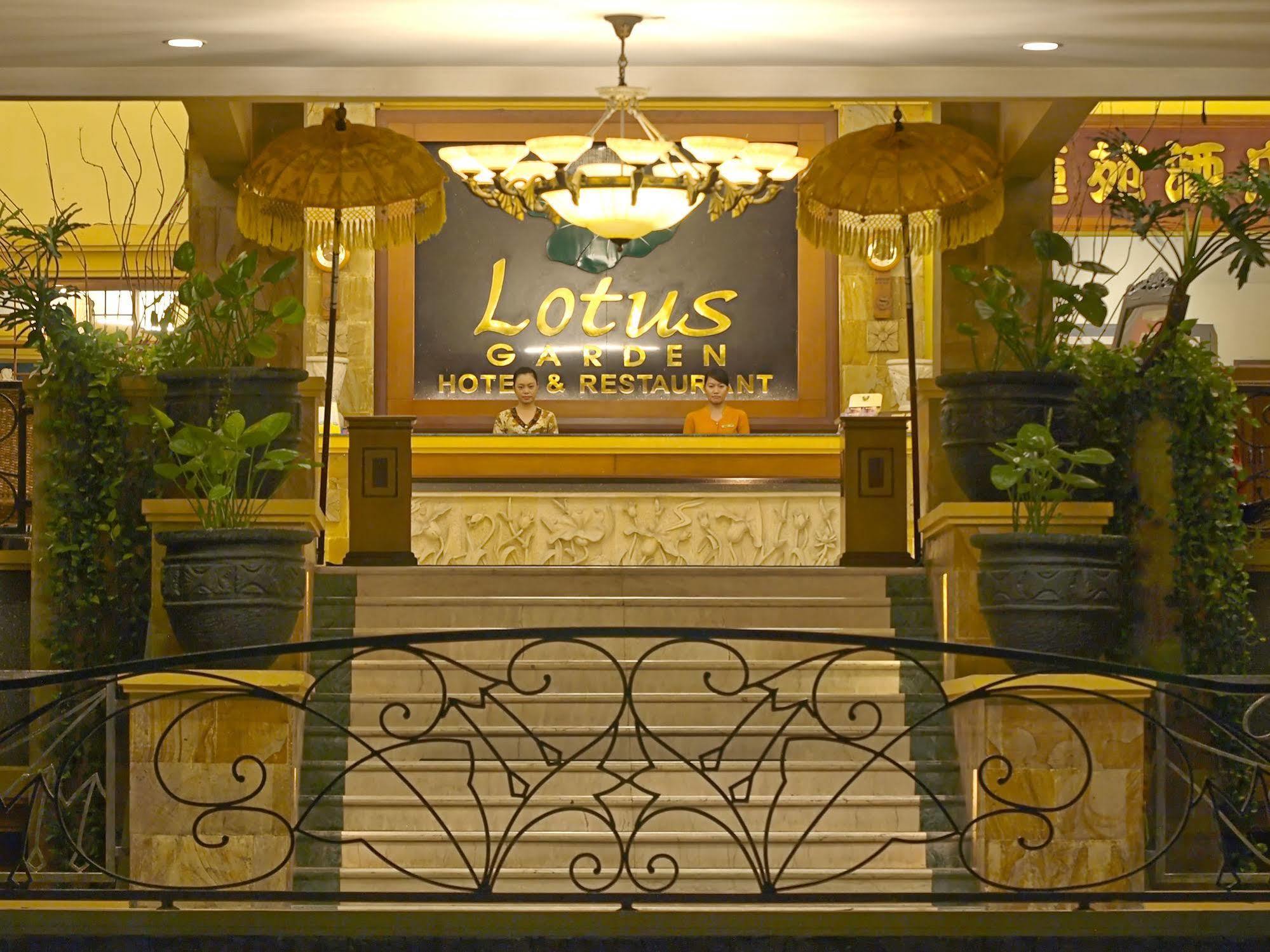 Lotus Garden Hotel Кедири Екстериор снимка
