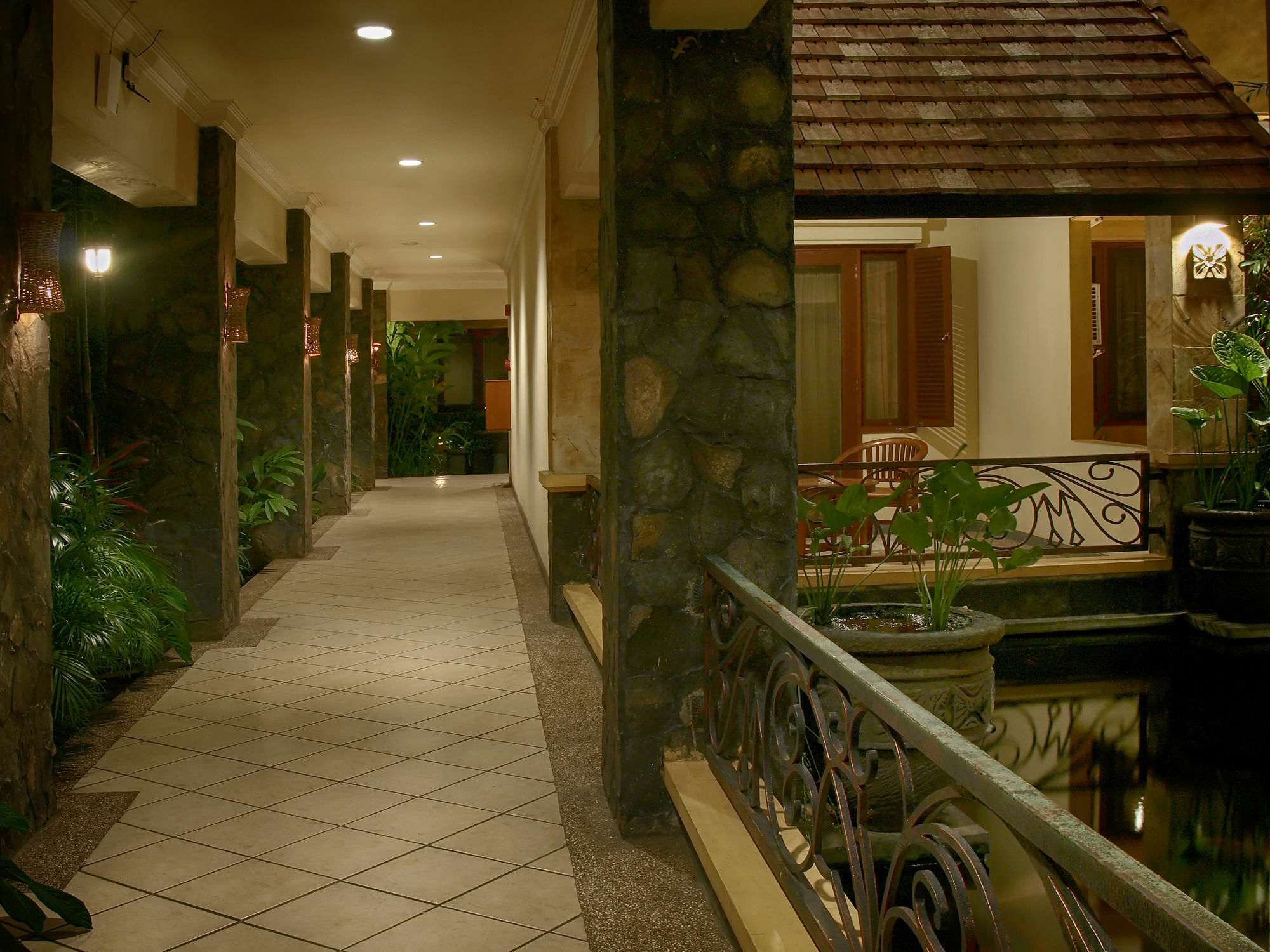 Lotus Garden Hotel Кедири Екстериор снимка